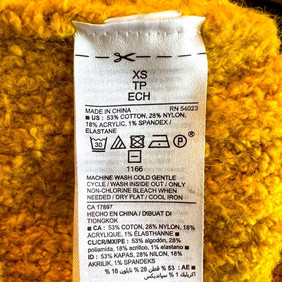 Old Navy Women's Cozy Oversized Boucle Crew-Neck Sweater Long Sleeve Yellow XS - Picture 3 of 3